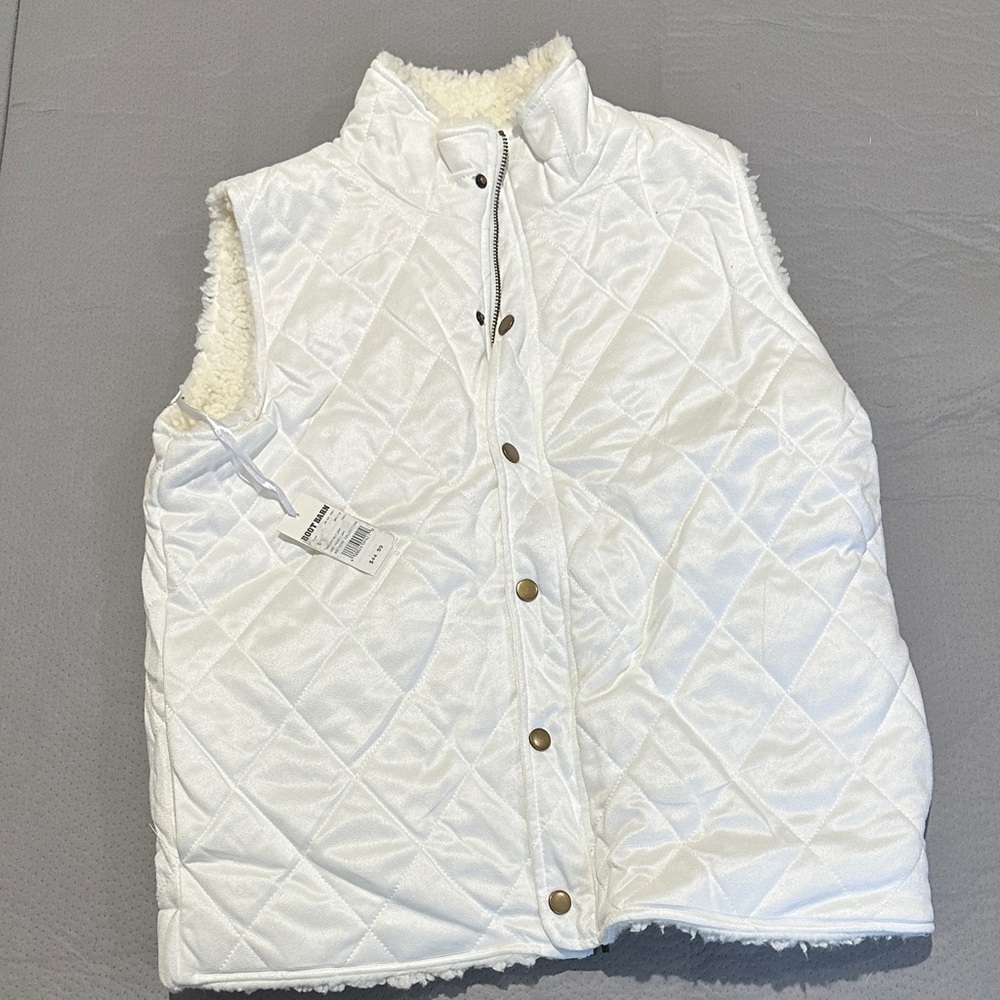 BWhite Quilted Sleeveless Vest